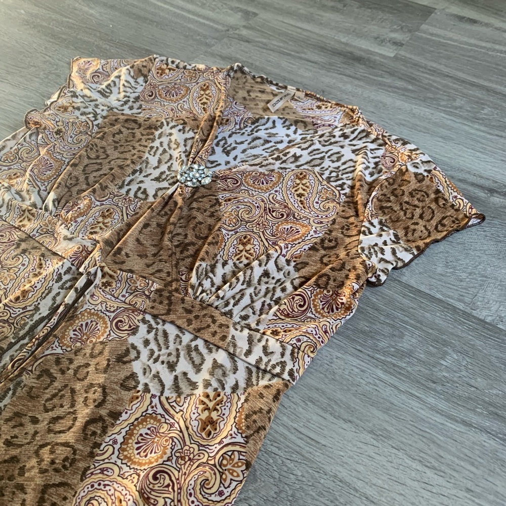 Beautiful Multi Patterned Top !! - Picture 2 of 7